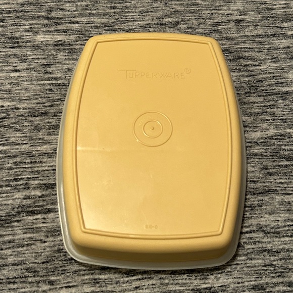 Vintage Tupperware Snack Container - Picture 3 of 4